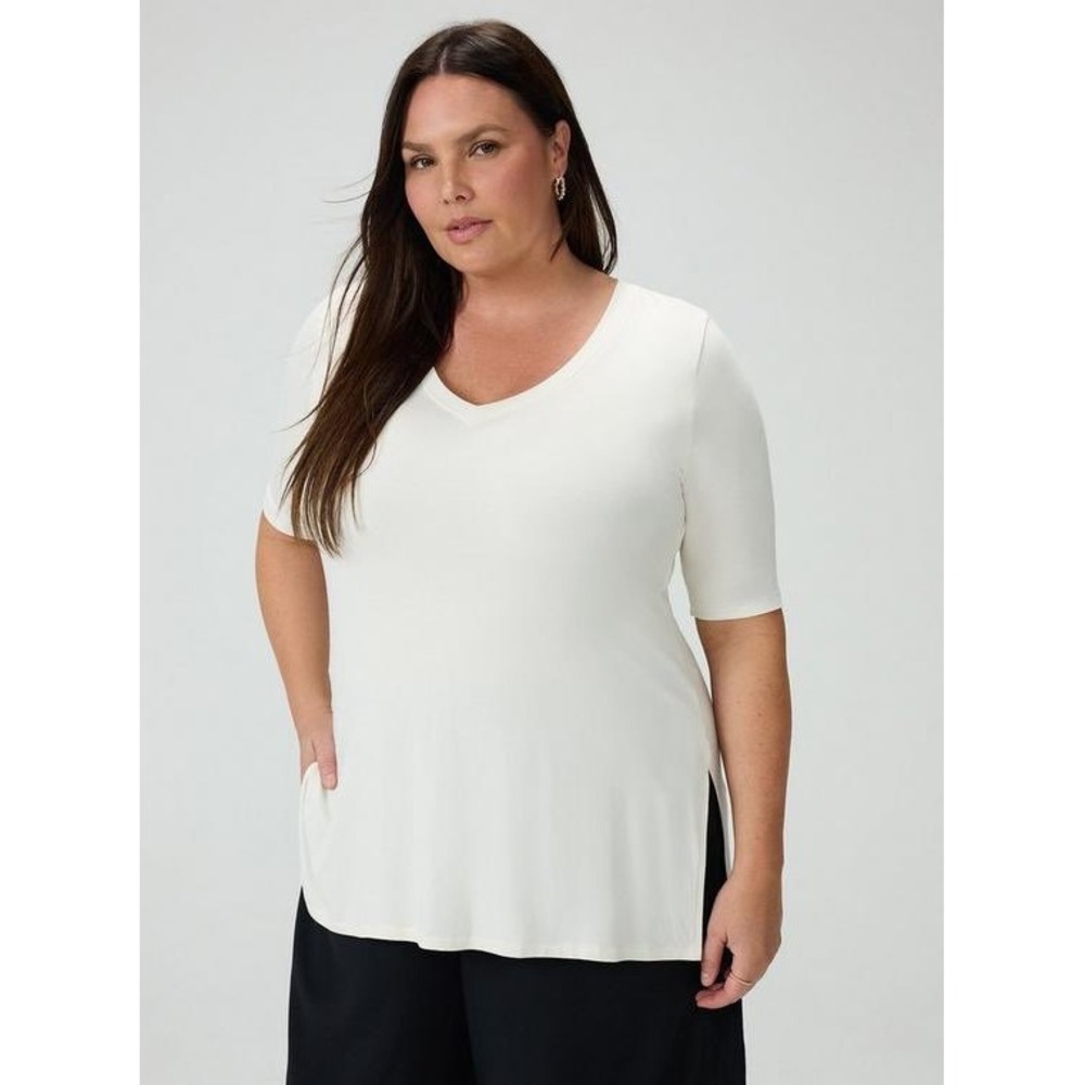 Torrid Tunic Women 3 Super Soft Knit White V-Neck Side Slit EUC